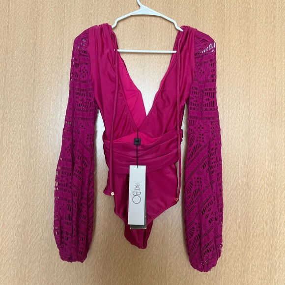 PatBo Crochet Sleeve Plunge Bodysuit Magenta XS - Picture 4 of 8